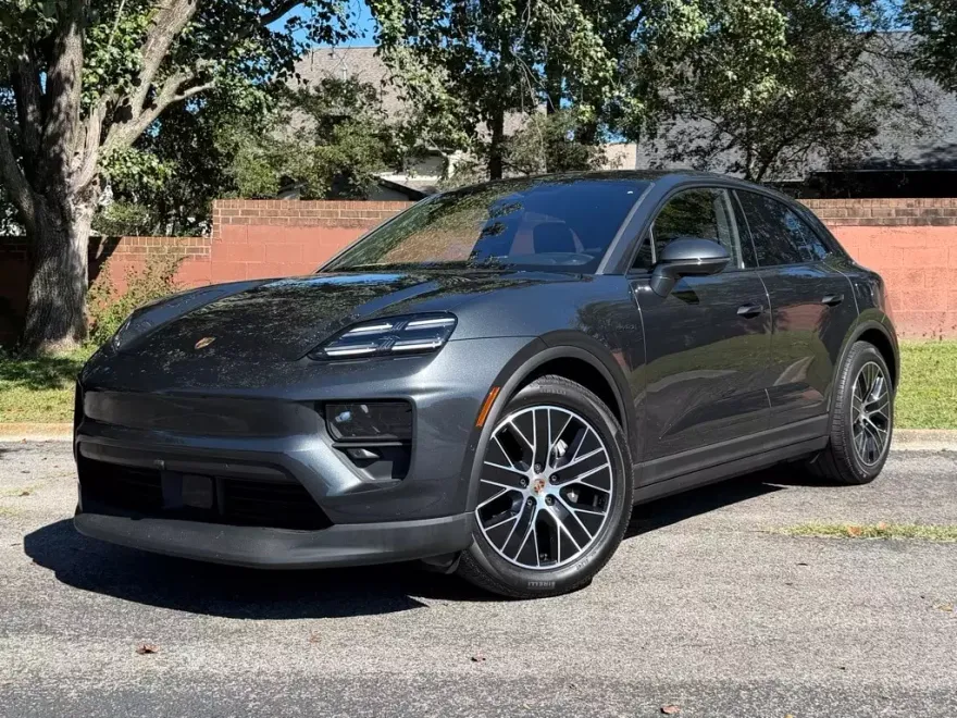 2025 Porsche Macan Electric 4 photo 1