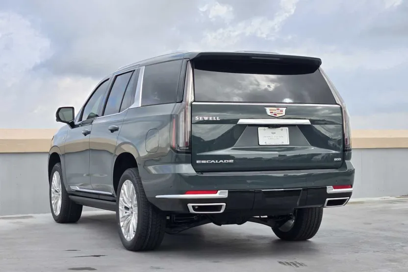 2026 Cadillac Escalade Luxury photo 1