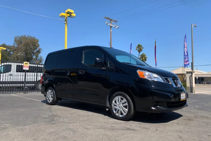 2020 Nissan NV200 SV photo 1