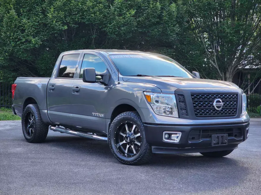 2018 Nissan Titan Crew Cab S photo 1