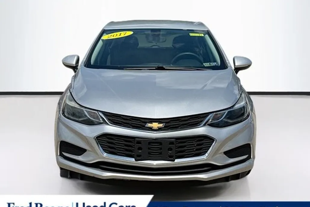 2017 Chevrolet Cruze LT photo 1