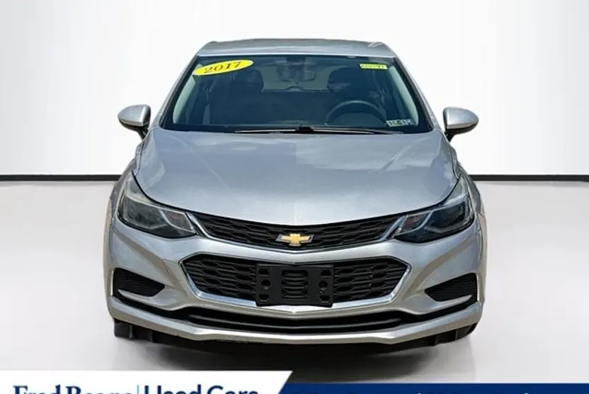 2017 Chevrolet Cruze LT photo 1