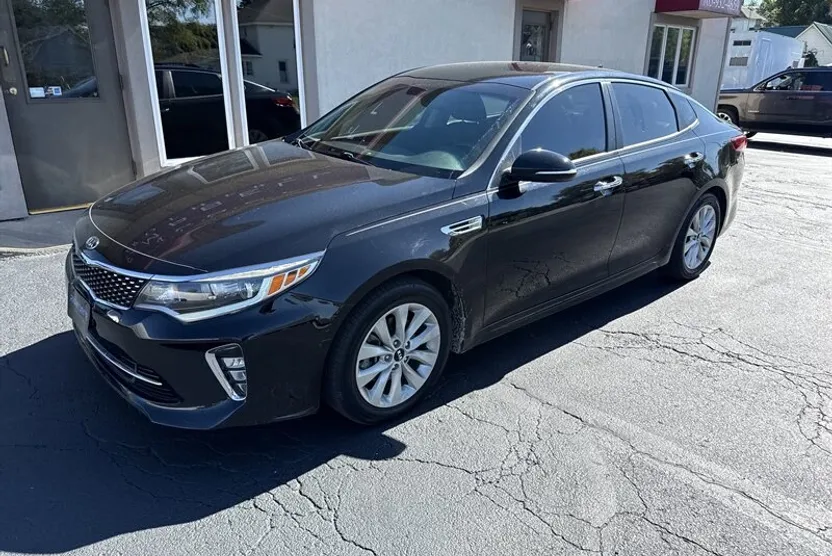 2018 Kia Optima S photo 1