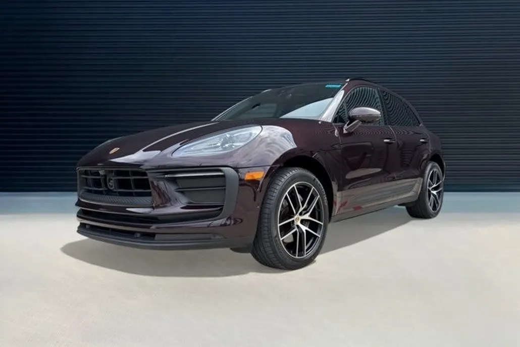 2023 Porsche Macan T photo 1