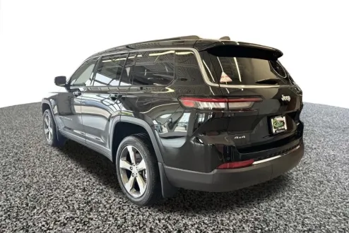 2025 Jeep Grand Cherokee Limited photo 3
