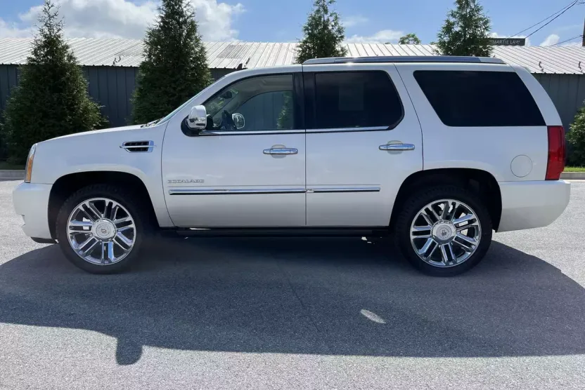 2012 Cadillac Escalade Platinum photo 1