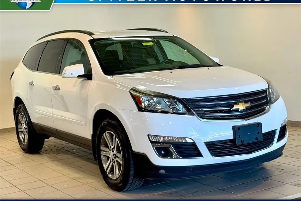 2017 Chevrolet Traverse 2LT photo 1