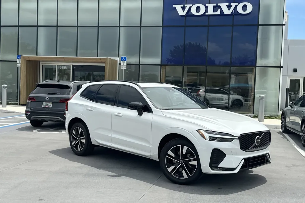 2026 Volvo XC60 B5 Core photo 1