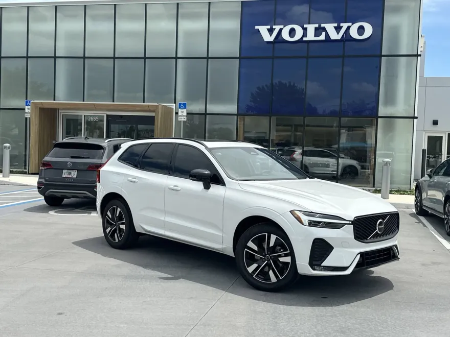 2026 Volvo XC60 B5 Core photo 1