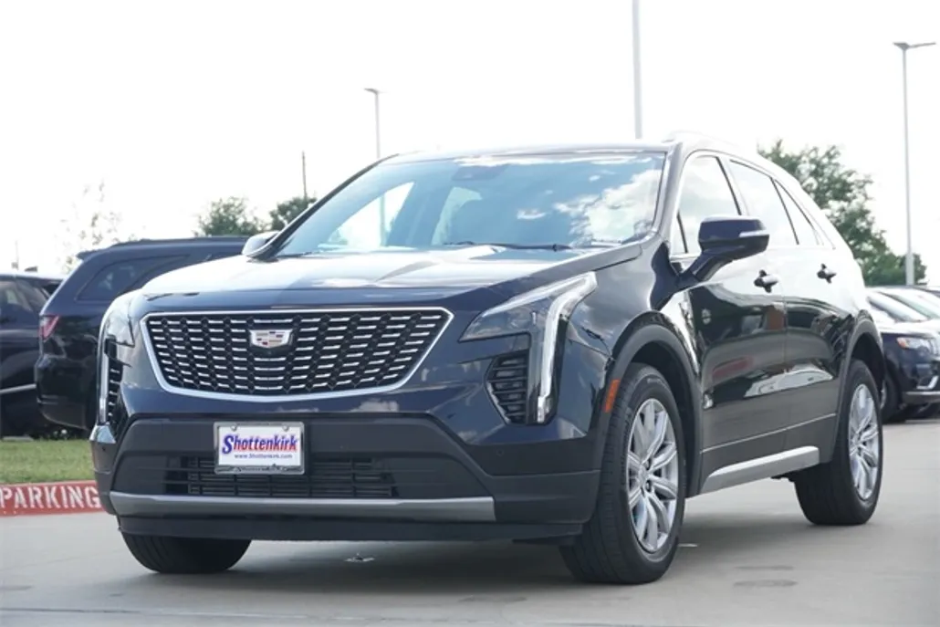 2022 Cadillac XT4 Premium Luxury photo 1