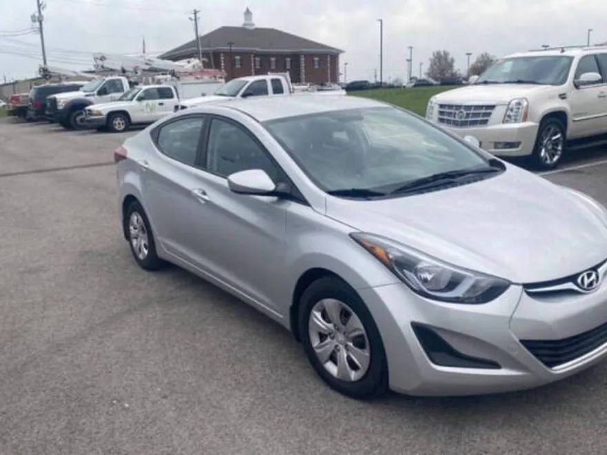 2016 Hyundai Elantra SE photo 1