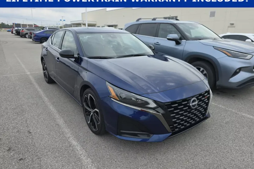 2023 Nissan Altima 2.5 SR photo 1