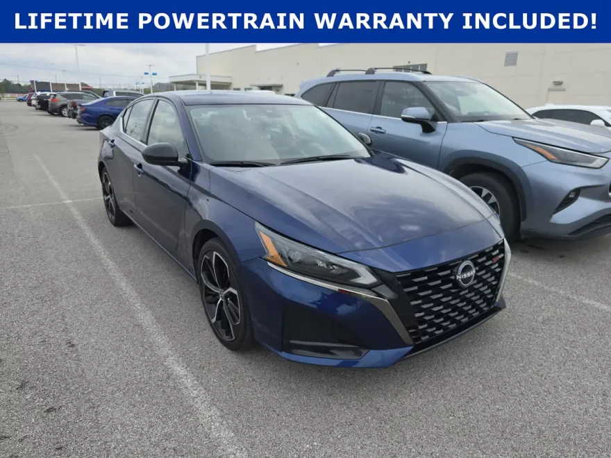 2023 Nissan Altima 2.5 SR photo 1