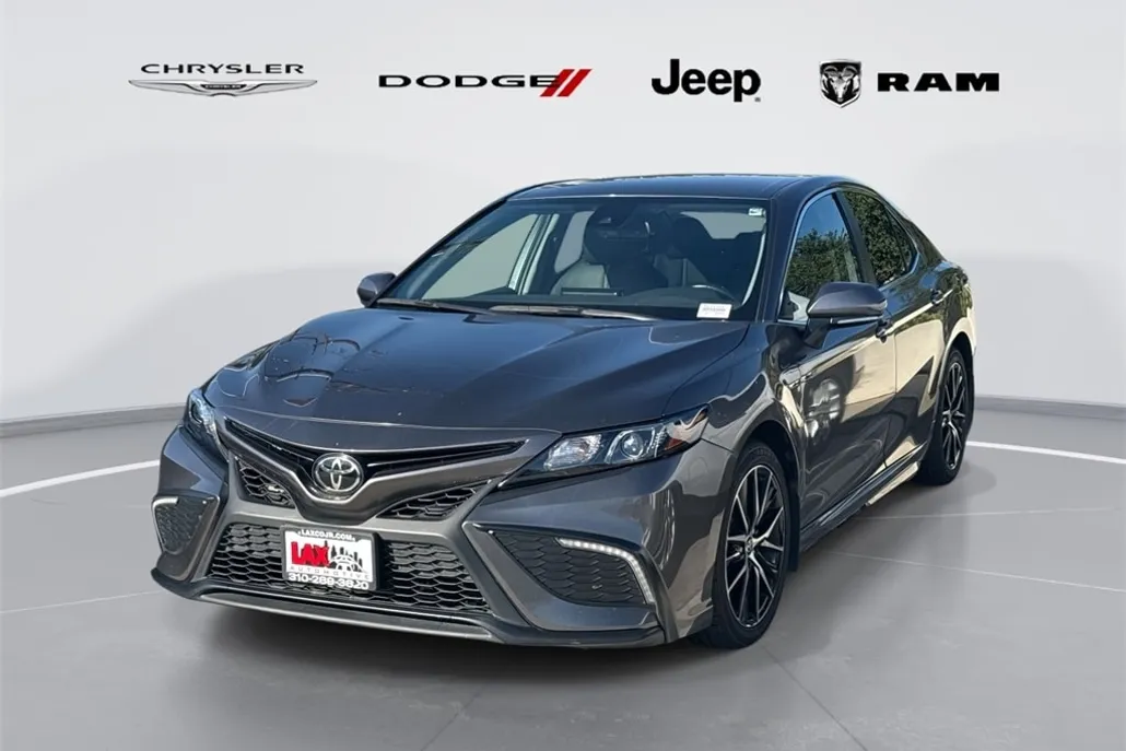 2023 Toyota Camry SE photo 1