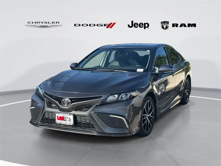2023 Toyota Camry SE photo 1