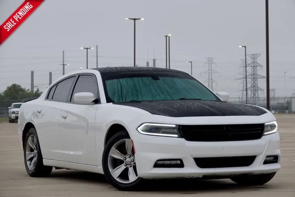 2017 Dodge Charger SXT photo 1