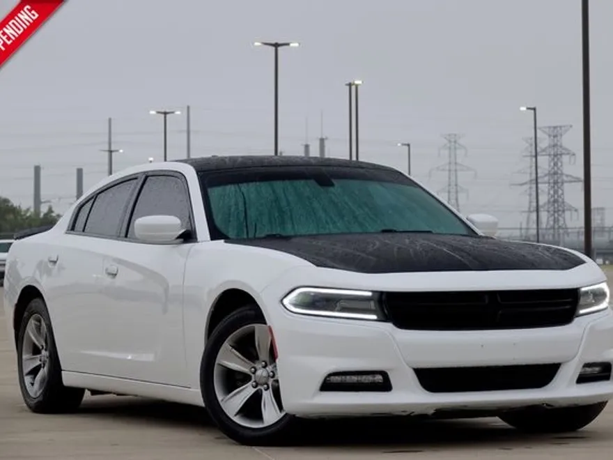 2017 Dodge Charger SXT photo 1
