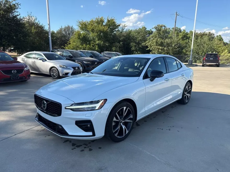 2023 Volvo S60 B5 Plus photo 1
