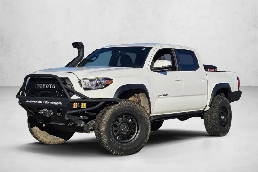2018 Toyota Tacoma TRD photo 1
