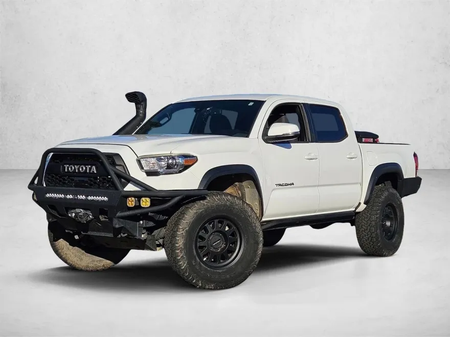 2018 Toyota Tacoma TRD photo 1