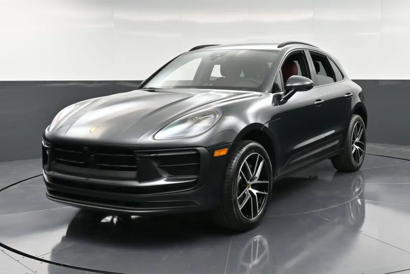 2026 Porsche Macan T photo 1