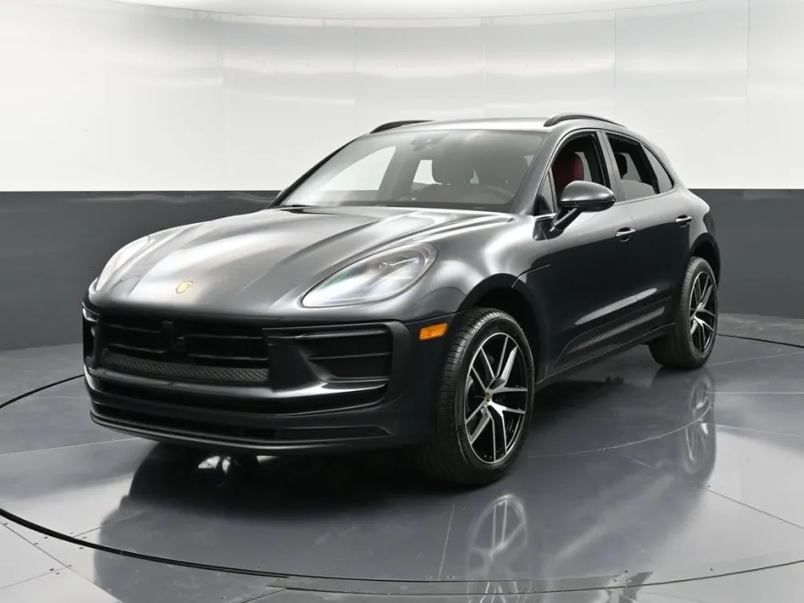 2026 Porsche Macan T photo 1