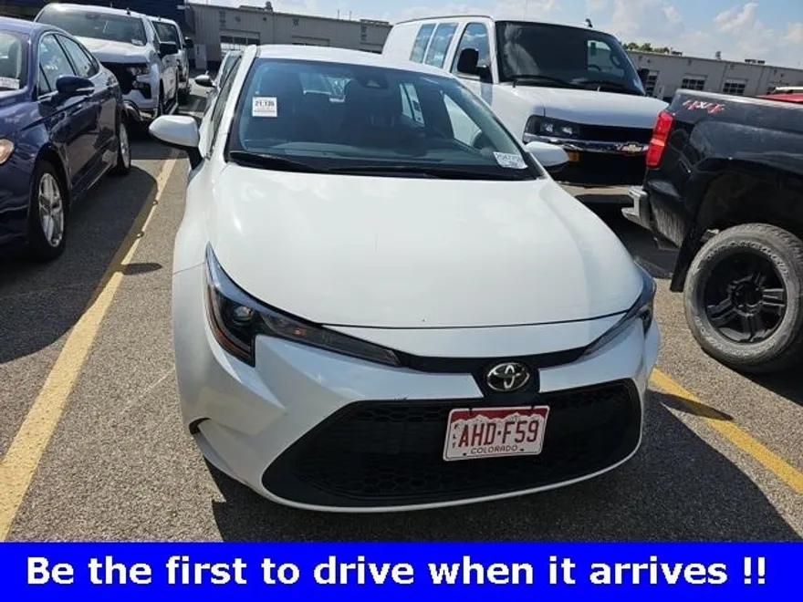 2022 Toyota Corolla LE photo 1