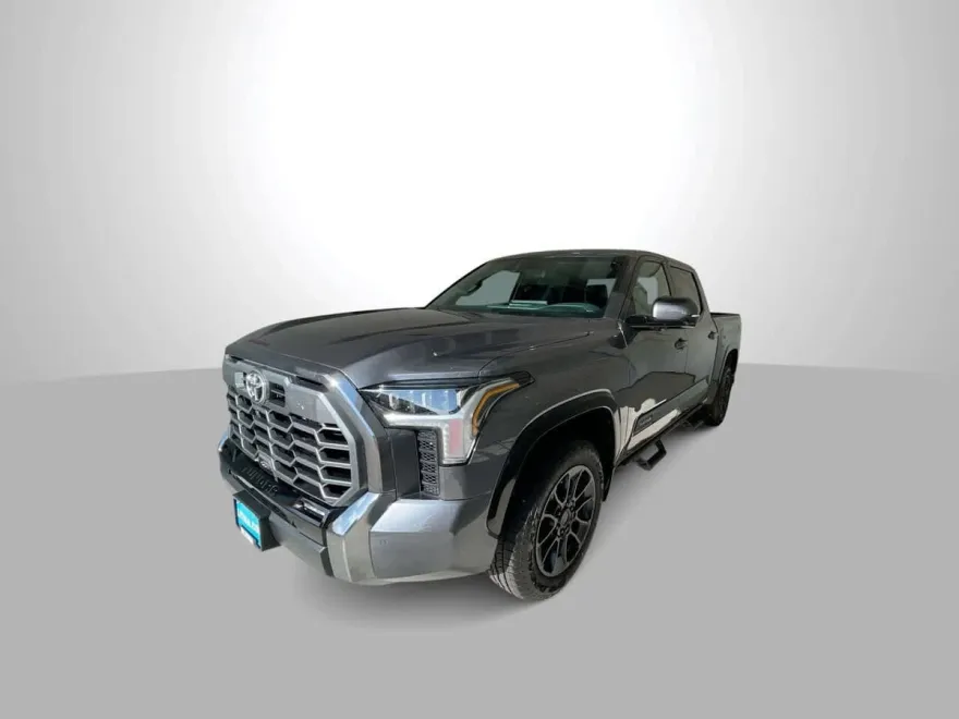 2025 Toyota Tundra Platinum CrewMax photo 1