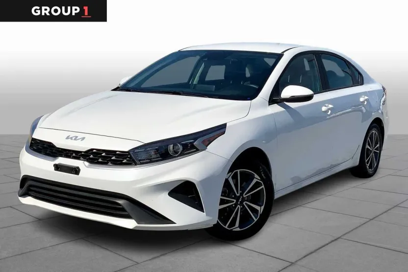 2023 Kia Forte LXS photo 1