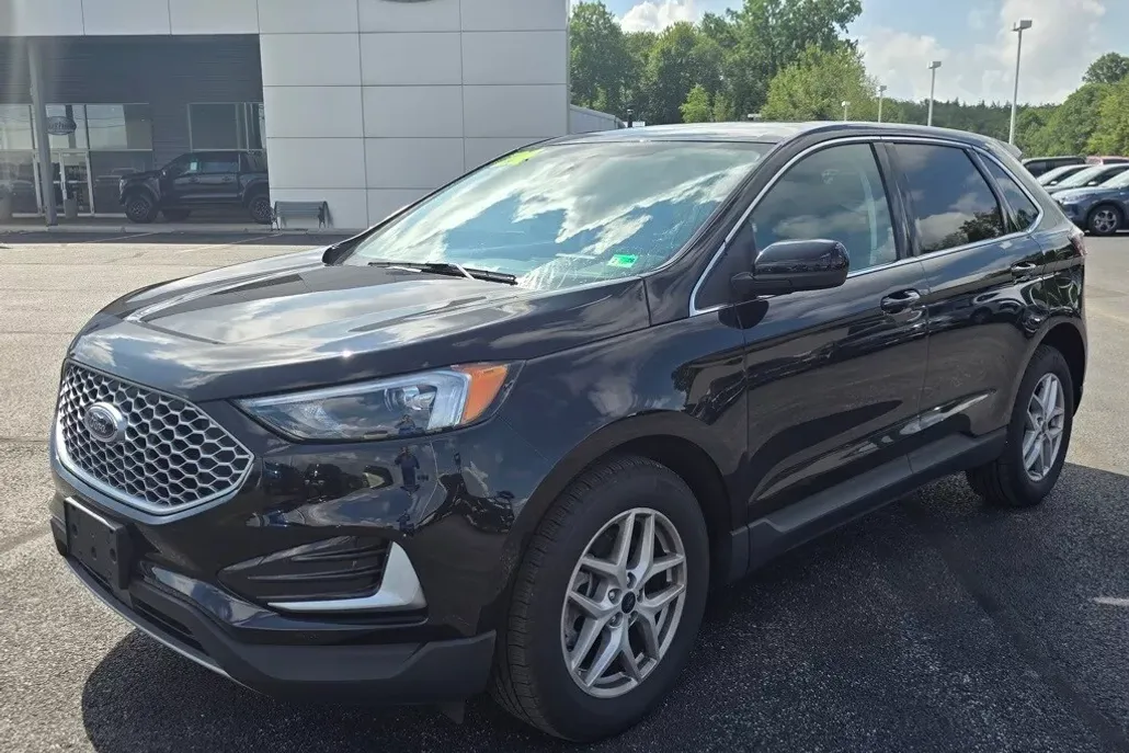 2024 Ford Edge SEL photo 1