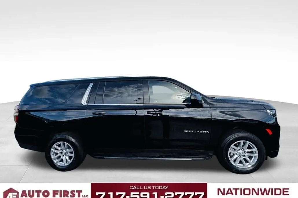 2022 Chevrolet Suburban LT photo 1