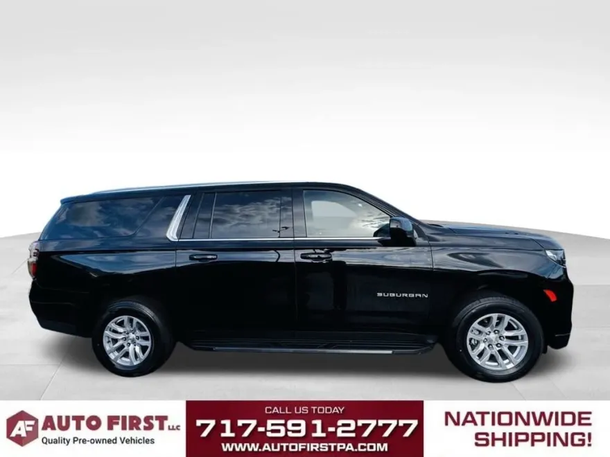 2022 Chevrolet Suburban LT photo 1