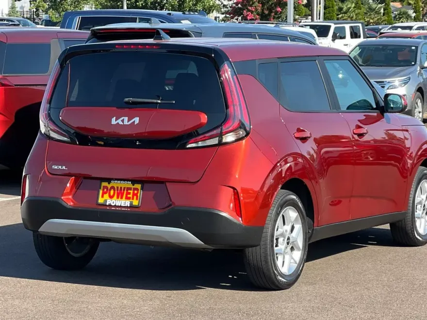 2023 Kia Soul LX photo 1