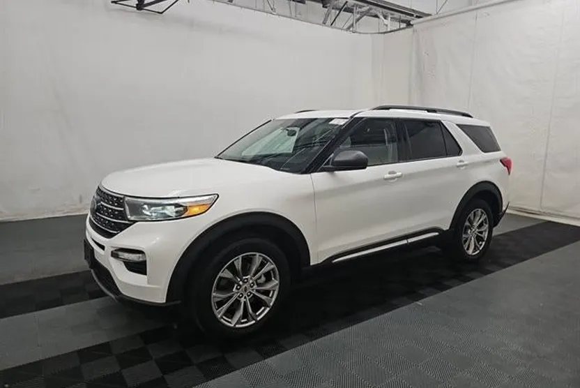 2022 Ford Explorer XLT photo 1