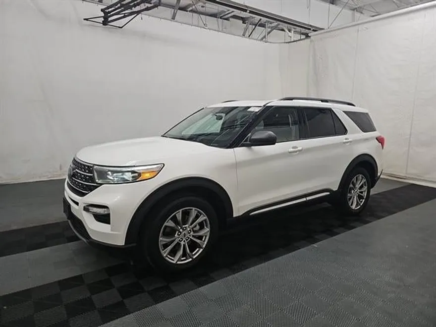 2022 Ford Explorer XLT photo 1