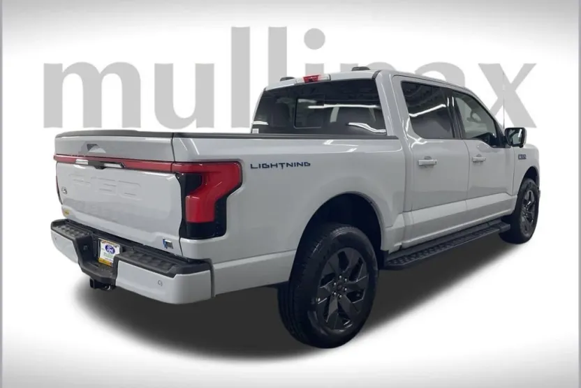 2025 Ford F-150 Lightning Lariat photo 1