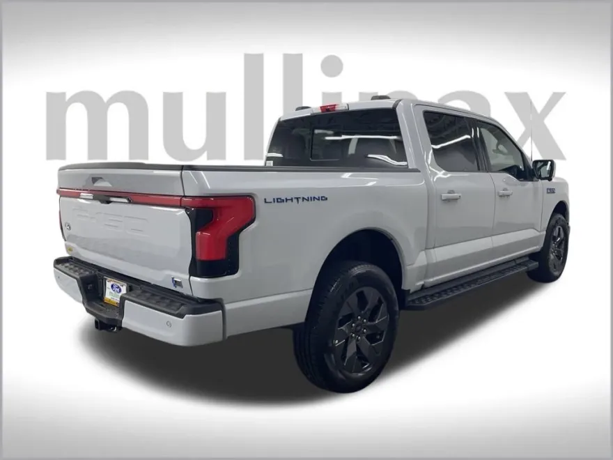 2025 Ford F-150 Lightning Lariat photo 1