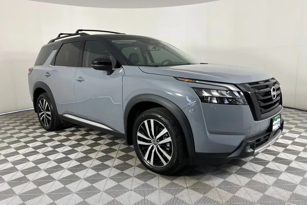 2025 Nissan Pathfinder Platinum photo 1