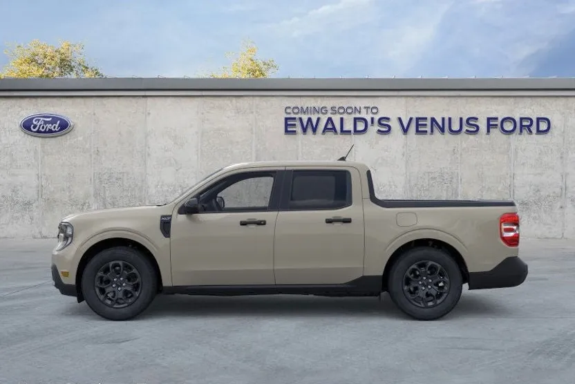 2025 Ford Maverick XLT photo 1