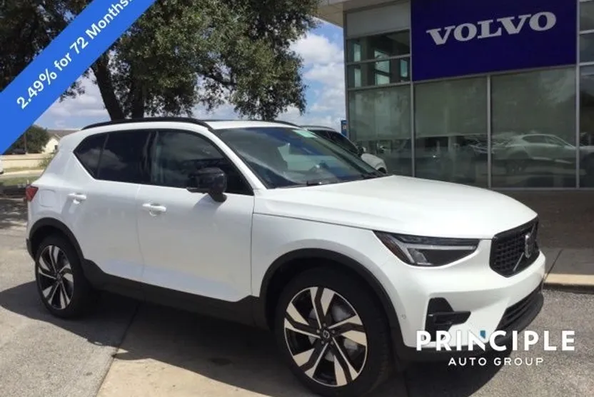 2026 Volvo XC40 Plus photo 1