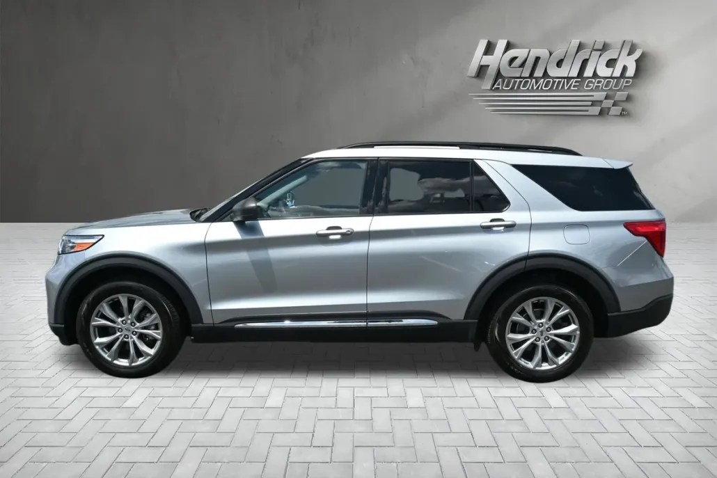 2023 Ford Explorer XLT photo 1