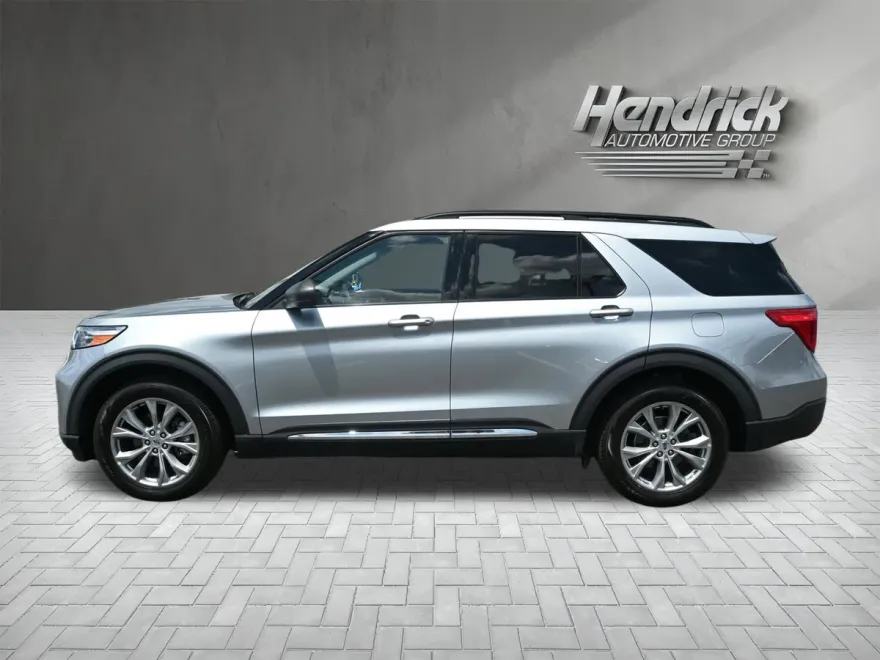 2023 Ford Explorer XLT photo 1