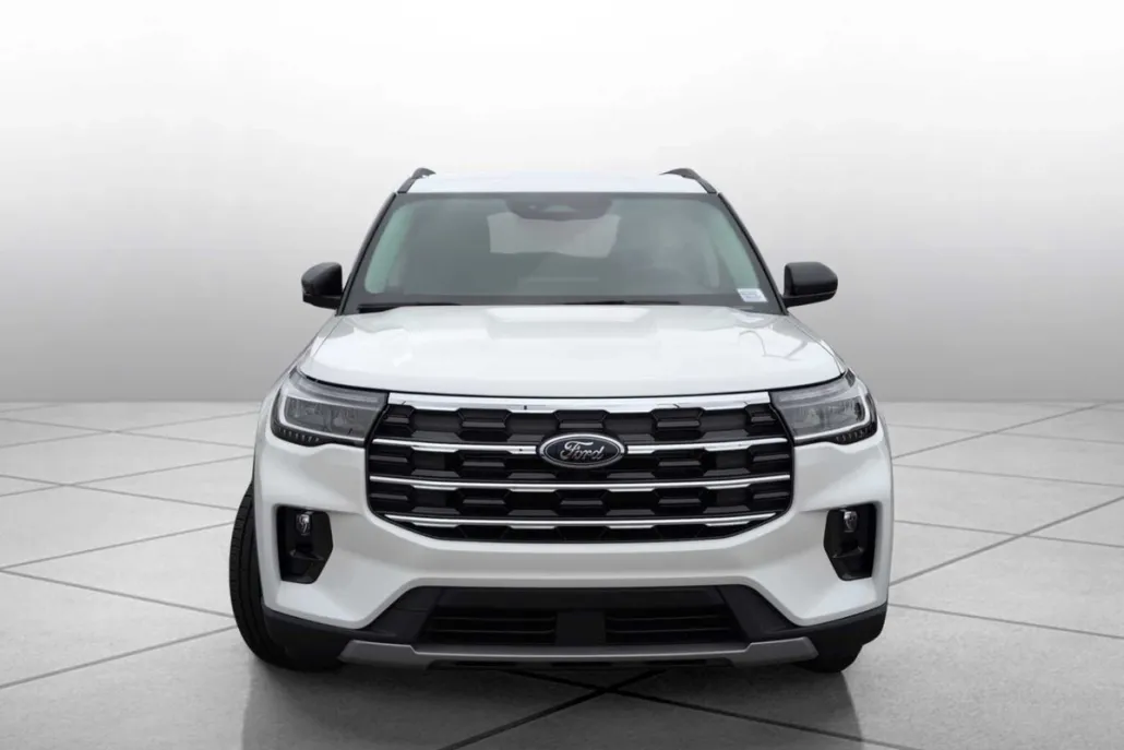 2025 Ford Explorer photo 1