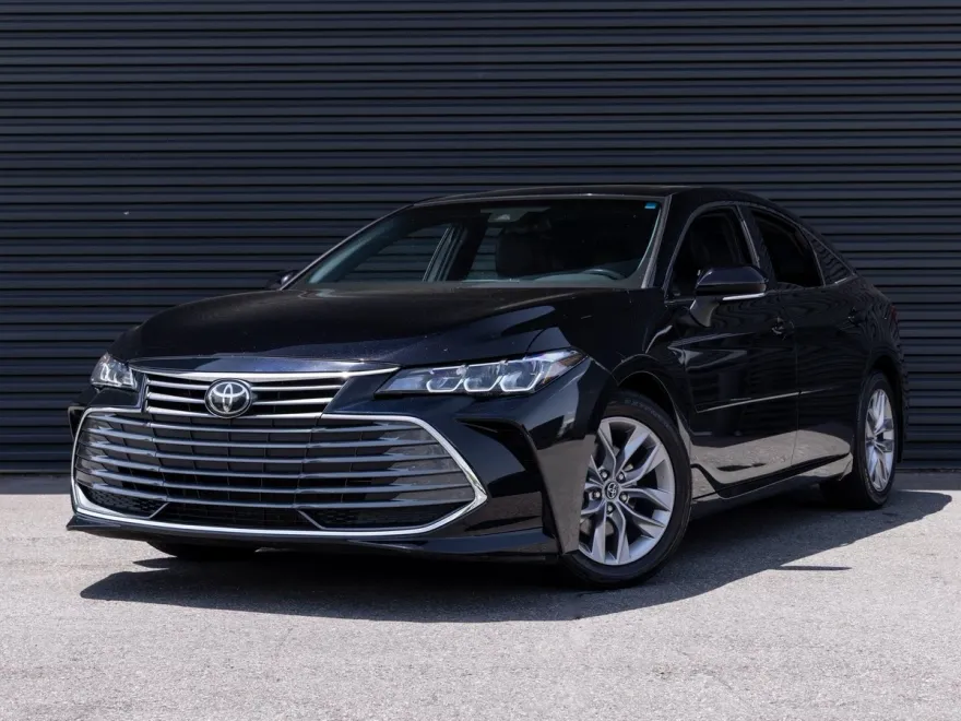2019 Toyota Avalon XLE photo 1