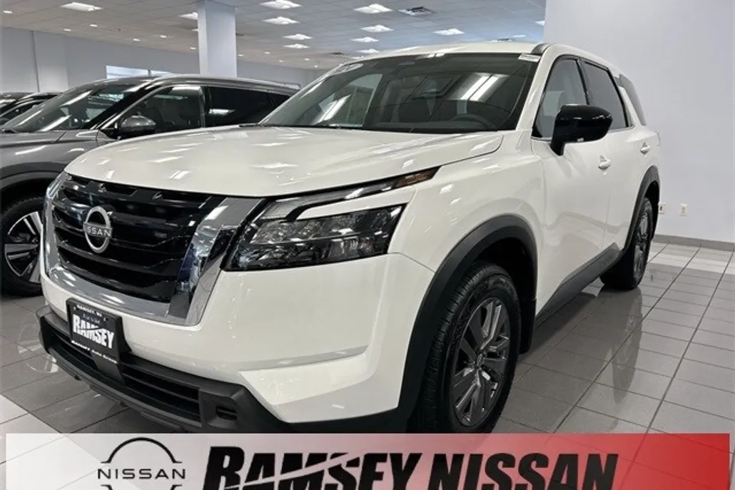 2024 Nissan Pathfinder S photo 1