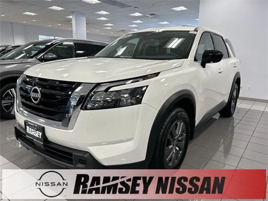 2024 Nissan Pathfinder S photo 1