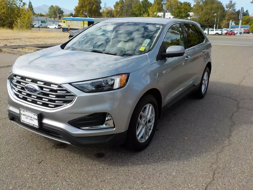 2022 Ford Edge SEL photo 1
