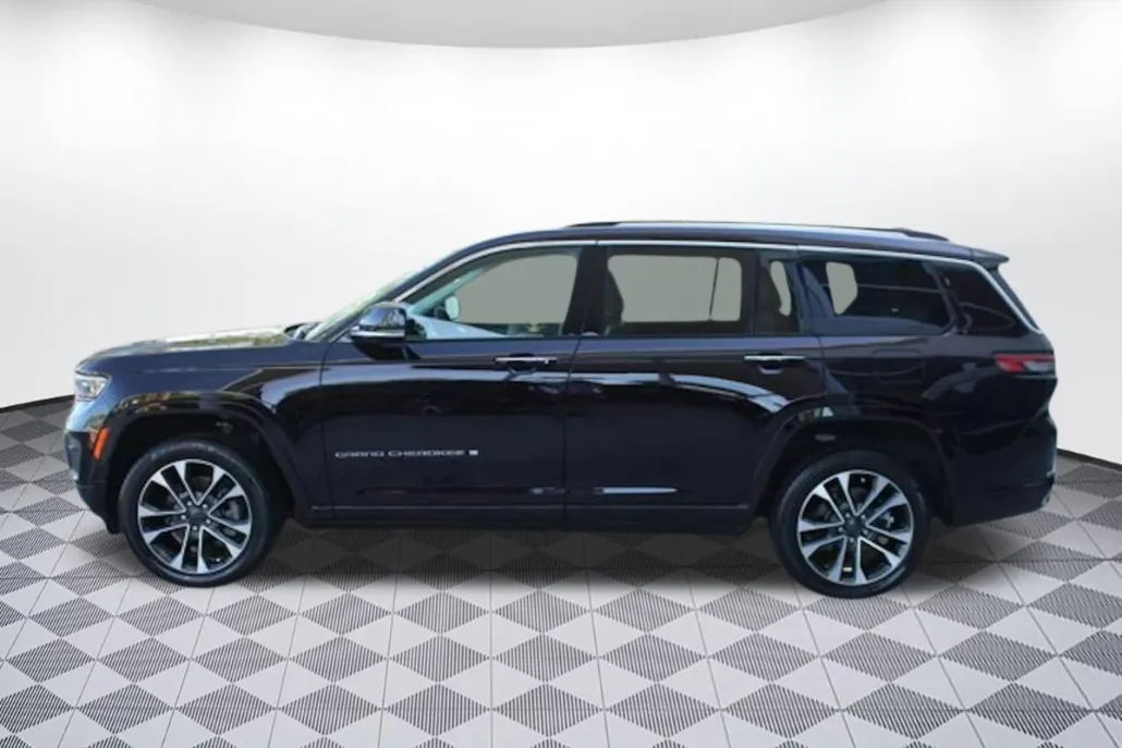 2023 Jeep Grand Cherokee Overland photo 1
