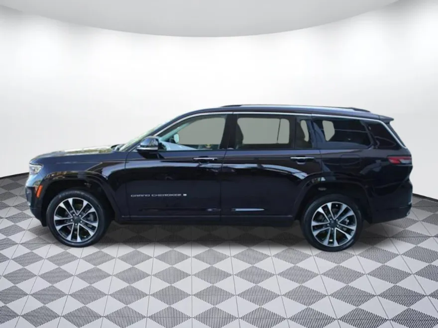 2023 Jeep Grand Cherokee Overland photo 1
