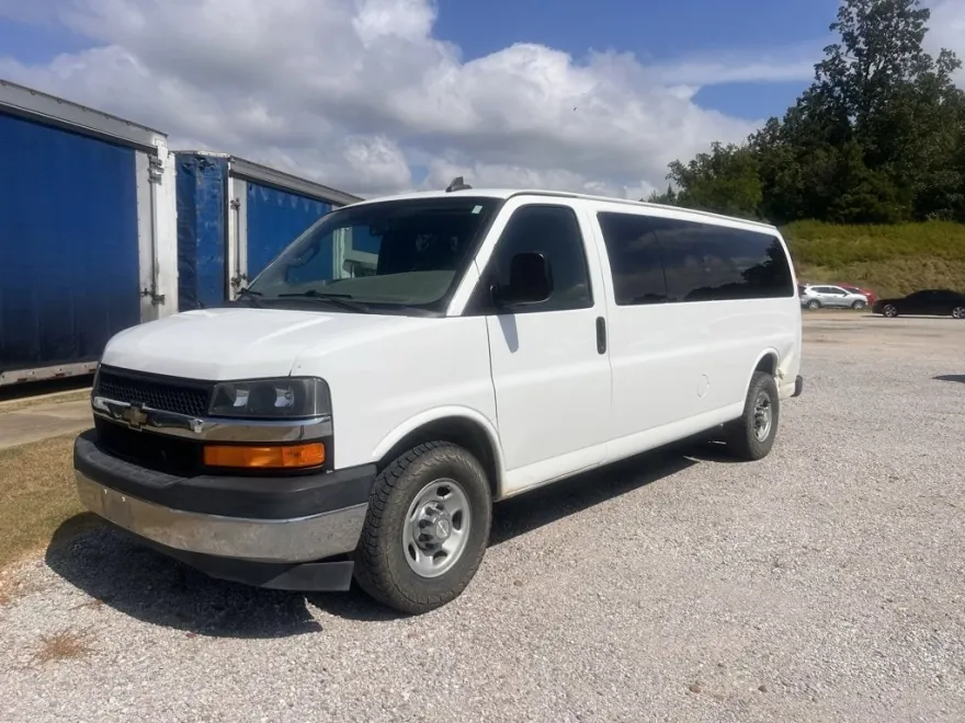 2017 Chevrolet Express Passenger 3500 LT photo 1